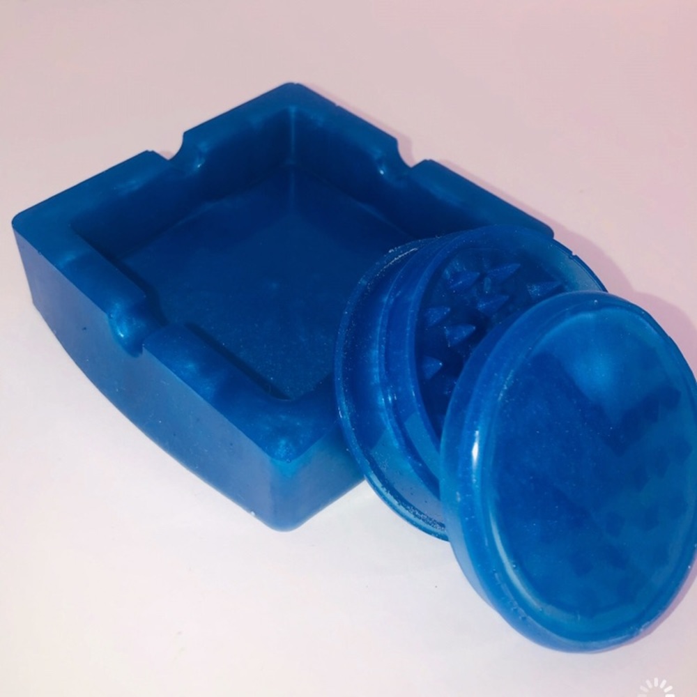 Custom ash trays with grinder